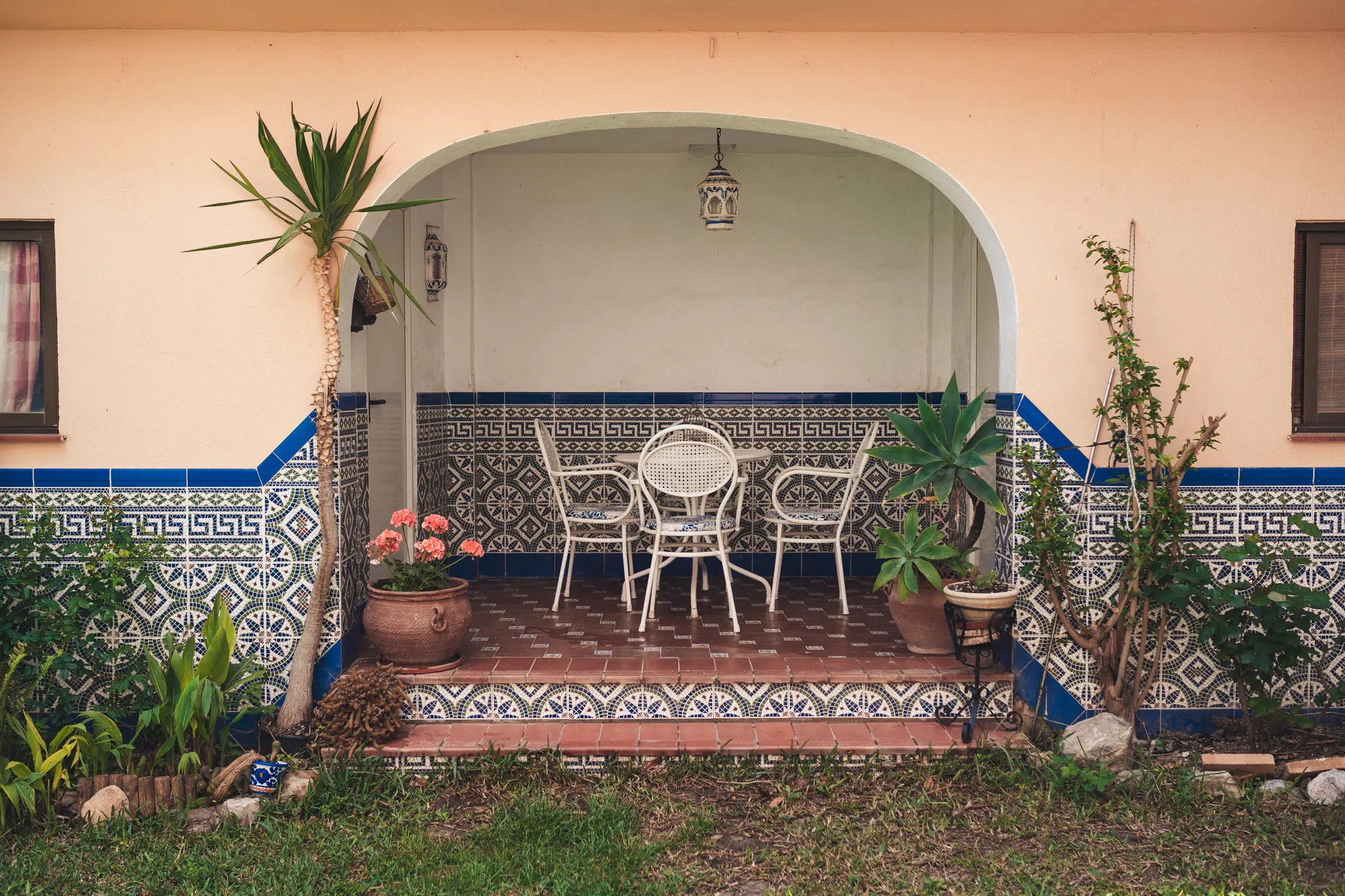 El jardín y la barbacoa